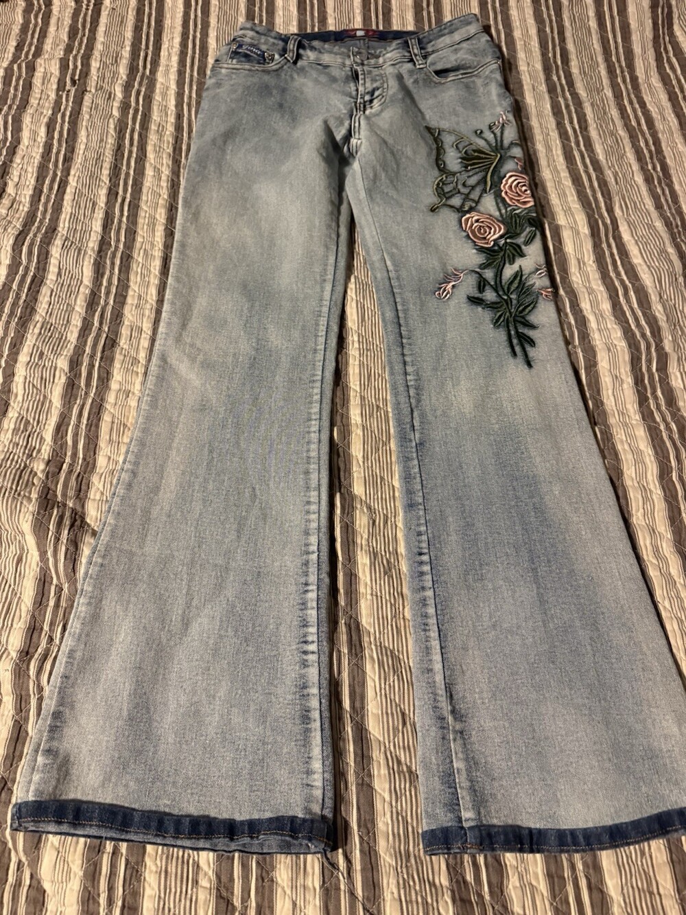 Gina Premium Embroidered Flare Jeans Size 27 Y2K Rose And Butterfly’s